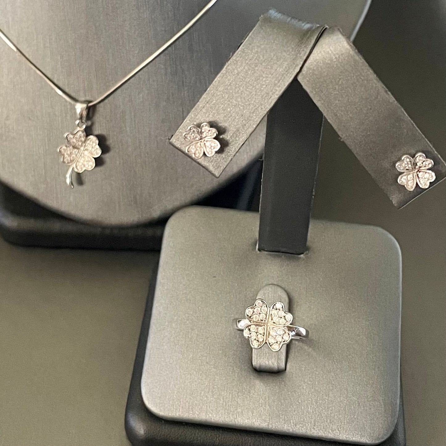 Cloverleaf Pave Set Sterling Silver #6.5