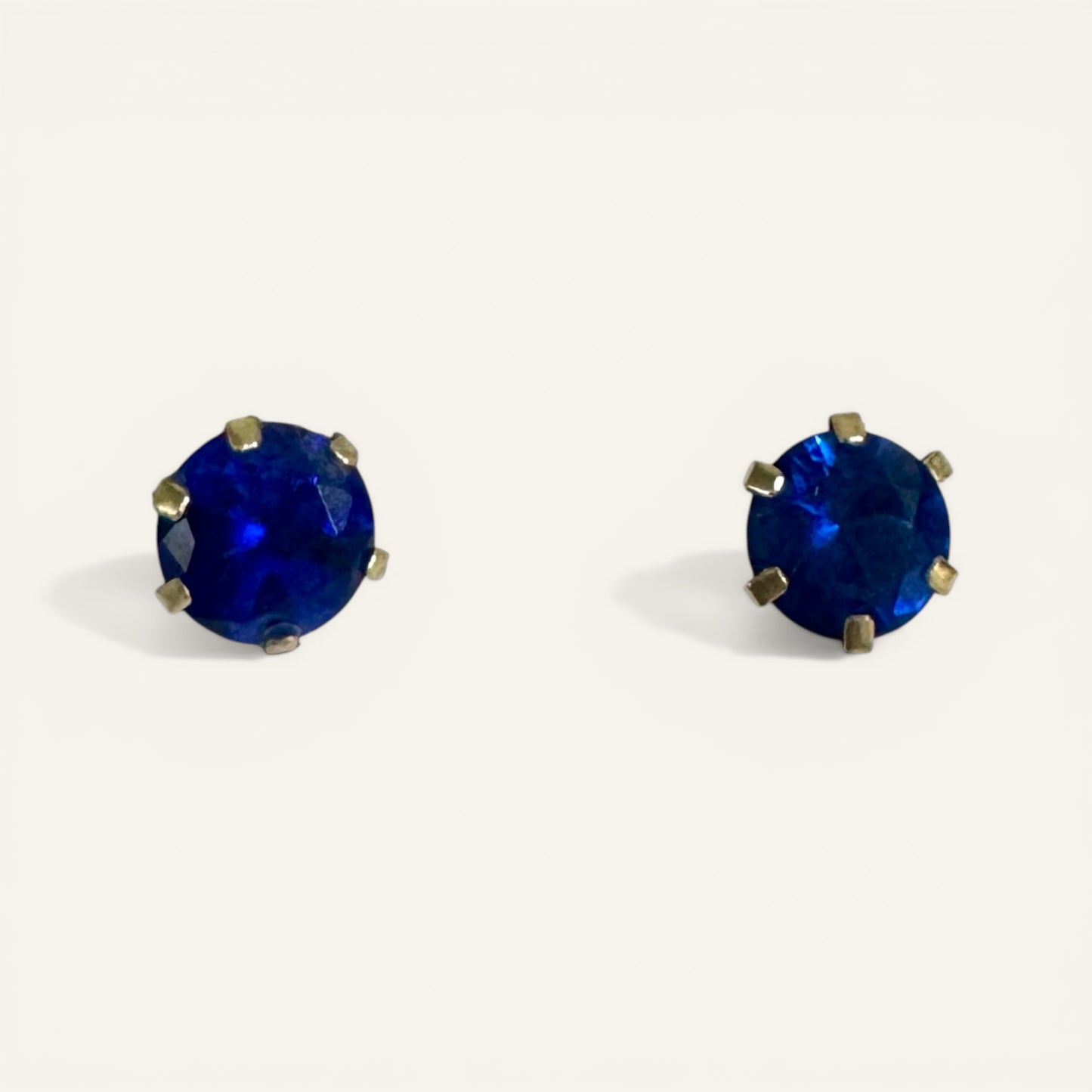 Essential Stud Earrings — 5 mm