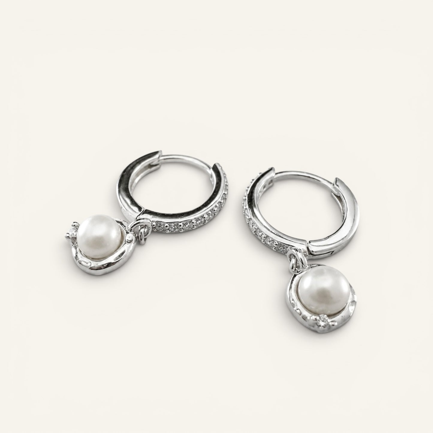 Élan Pearl Hoop Earrings
