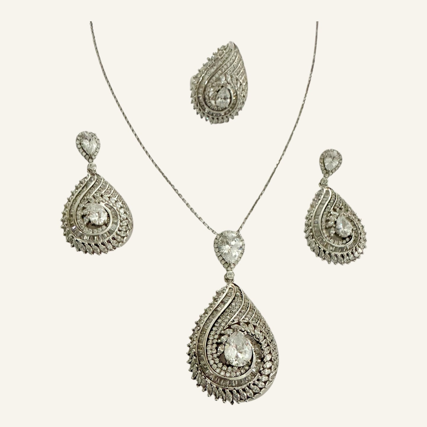 Aura Teardrop · Conjunto de joyas único