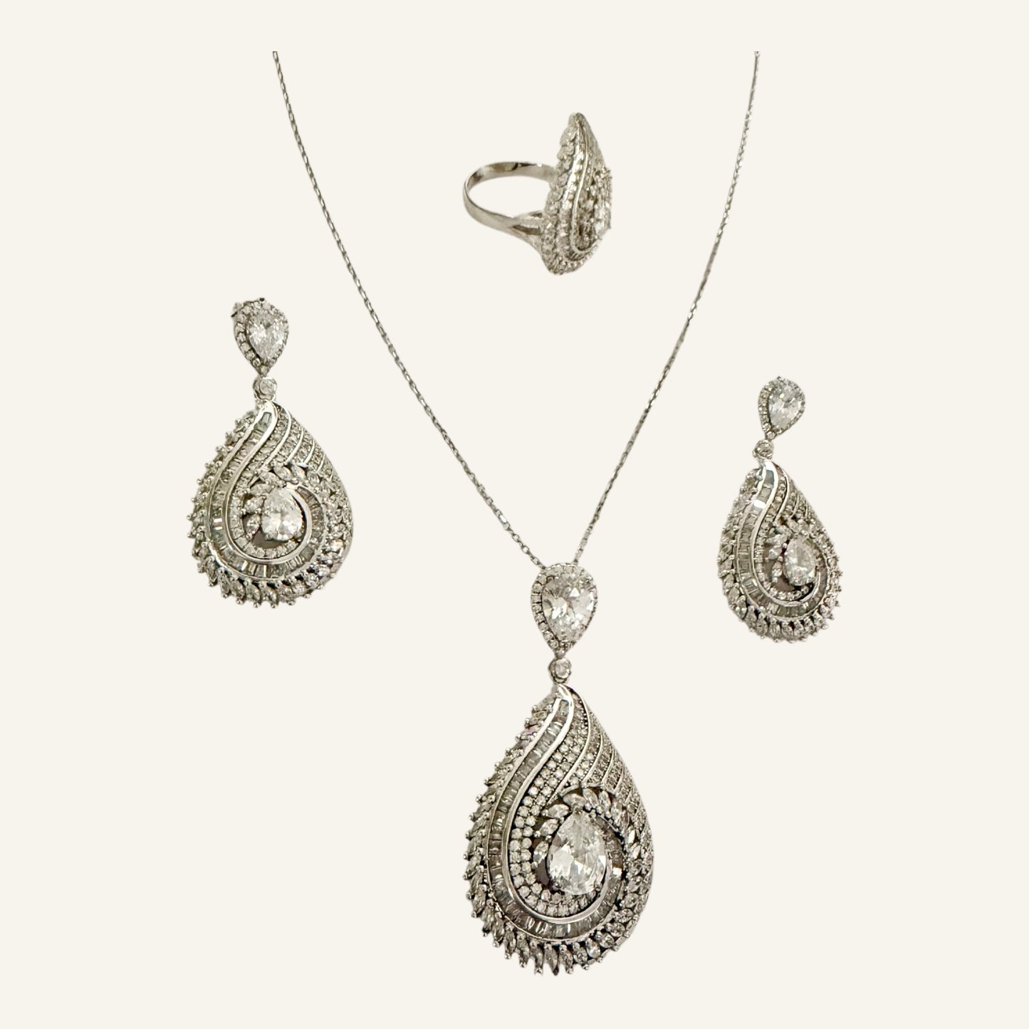 Aura Teardrop · Conjunto de joyas único