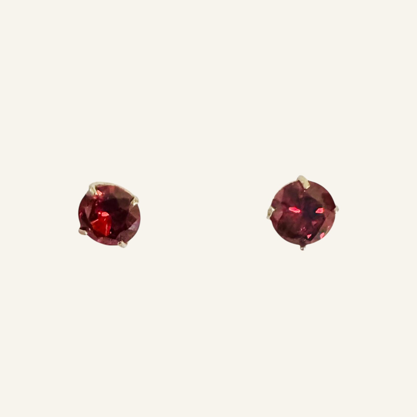 Essential Stud Earrings -5 mm