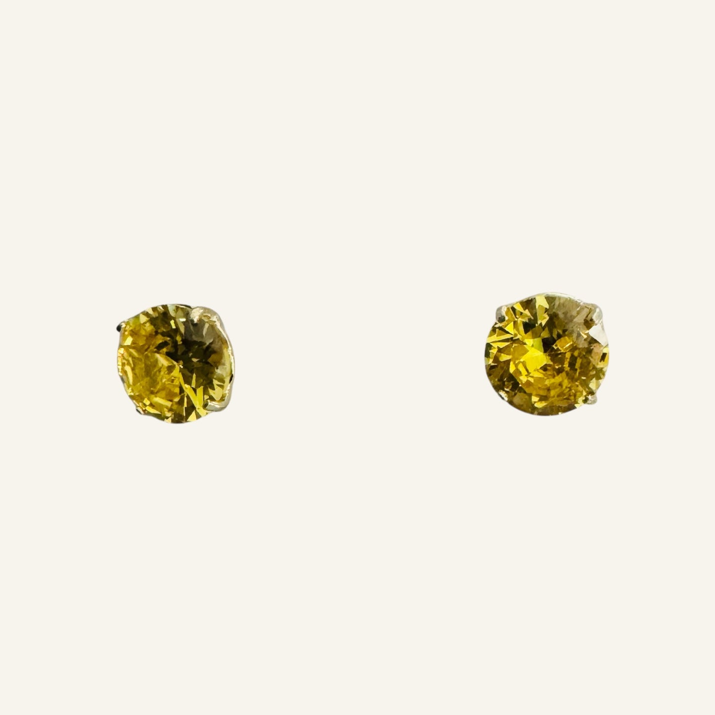 Essential Stud Earrings -5 mm